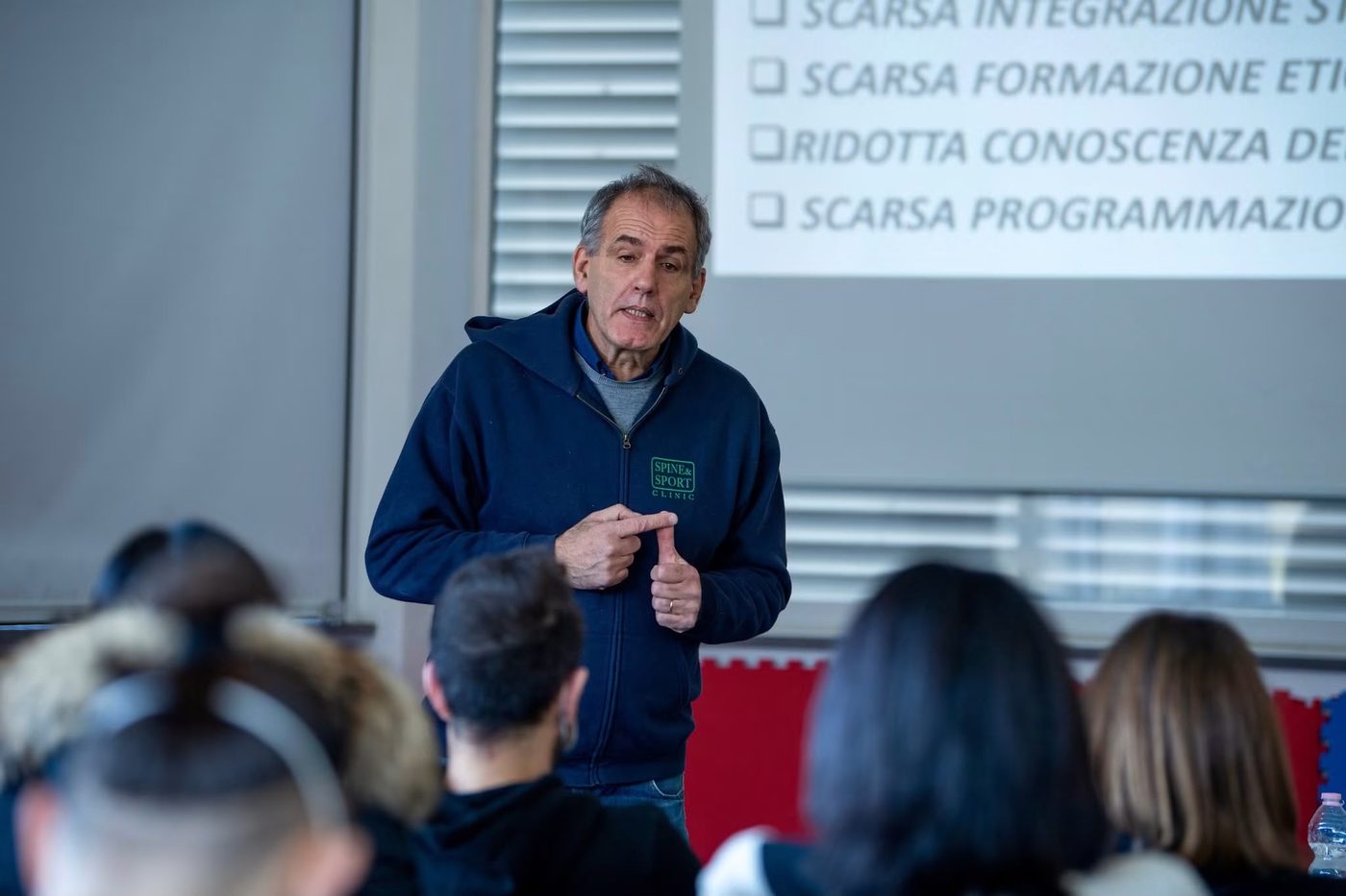 Il Dott. Fabio Fanton durante una lezione della Spine&Sport Academy
